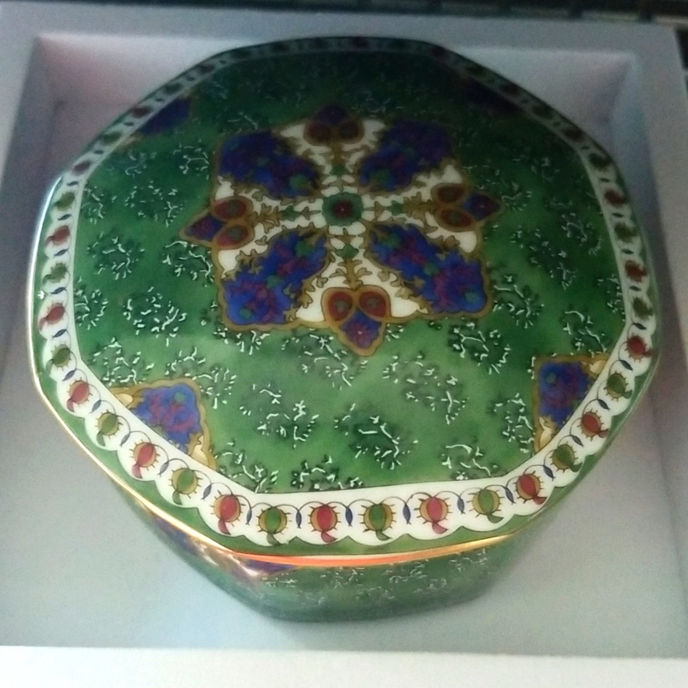 Takahashi Samarkand San Francisco Hand Decoated Octagonal Japan Floral Box